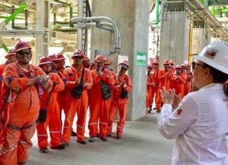 El negro fin de mes de Nahle El desgaste es evidente: promesas incumplidas, funcionarios ausentes, y una gobernadora que prefiere el aplauso de sus cercanos al reclamo de los ciudadanos