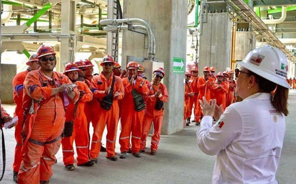 Norma El desgaste es evidente: promesas incumplidas, funcionarios ausentes, y una gobernadora que prefiere el aplauso de sus cercanos al reclamo de los ciudadanos