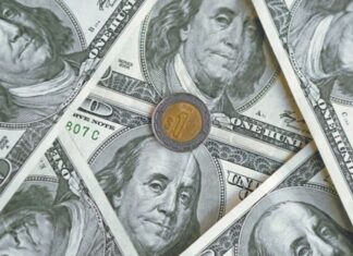 Peso mexicano cae contra el dólar en la última jornada de octubre; acumula pérdida de 1.45% La divisa local pierde terreno ante un fortalecimiento del billete verde, mientras el mercado sigue asimilando un débil informe del PIB local