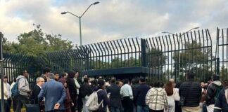 Encapuchados toman la Facultad de Contaduría de la UNAM Dijeron que la facultad estará tomada hasta que los directivos cumplan con los puntos del pliego