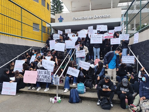 UV No es posible ver y escuchar a un rector de una Universidad como la UV, que no sea capaz de articular un par de oraciones con sensatez