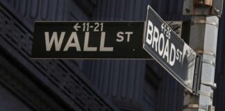 Wall Street cierra con fuertes ganancias tras comentarios de Trump sobre China Donald Trump aclaró el domingo en sus redes sociales que Washington no busca dañar a Pekín