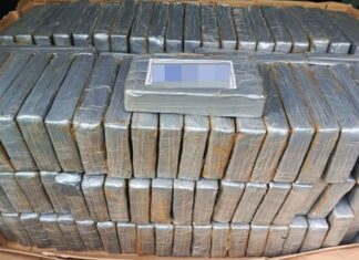 Marina detiene a cuatro presuntos traficantes y asegura 270 kilos de cocaína en el AICM, operaban red de droga hacia Tijuana Las autoridades estimaron que lo asegurado representa una afectación económica de más de 92 millones de pesos para la delincuencia organizada