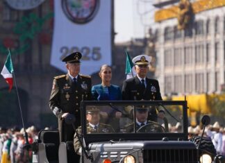 Sheinbaum arremete contra opositores en desfile de la Revolución Mexicana La presidenta afirmó que el actual gobierno no usa el poder para someter y que nadie es perseguido o silenciado por pensar diferente