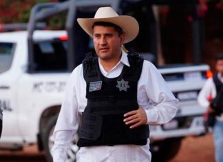 El alcalde de Uruapan, Carlos Manzo, perdió la vida en el atentado que sufrió hoy, confirma el gobernador Bedolla Autoridades han identificado que en Uruapan operan el Cártel Jalisco Nueva Generación (CJNG), Los Caballeros Templarios, Los Viagras, Pueblos Unidos y Los Blancos de Troya