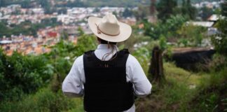 Oposición acusa que ‘Carlos Manzo denunció avance del crimen y fue ignorado’ Legisladores del PRI, PAN y MC responsabilizaron al gobierno por la falta de protección al alcalde Carlos Manzo, asesinado pese a sus reiteradas peticiones de ayuda