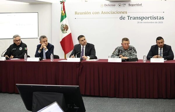 Gabinete de Seguridad federal acuerda acciones con transportistas para “carreteras más seguras” García Harfuch aseguró que se están reforzando las áreas de inteligencia e investigación en la SSPC y se dará seguimiento a las carpetas de investigación por robo al autotransporte