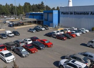 Aranceles a autopartes chinas pueden paralizar la producción de autos en México, alerta la industria El sector automotriz mexicano advierte riesgos por los aranceles a importaciones chinas, ya que dependen de pantallas y componentes electrónicos difíciles de sustituir