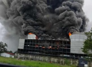 Se incendia planta de CryoInfra en Ocuapan, Huimanguillo Reportes preliminares indican que el siniestro comenzó mientras obreros realizaban labores de desmantelamiento dentro de la planta, la cual llevaba tiempo sin operar