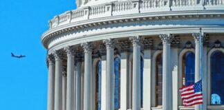 Cámara de Representantes de EU impulsará votación para publicar investigación sobre Jeffrey Epstein Cámara de Representantes de EU votaría tan pronto como el martes para forzar la publicación de los archivos de la investigación ligados a Jeffrey Epstein