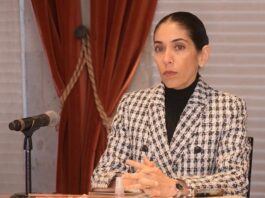 Poderes plenipotenciarios a la Tía Chío para remover a la fiscala Mentira que la fiscalía será un órgano autónomo más fuerte y más confiable…no quieren entes autónomos sino serviles al poder en turno…una oficialía de partes