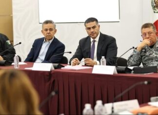 Harfuch se reúne con transportistas tras diálogos con Segob; acuerdan fortalecer seguridad en carreteras En la reunión, Harfuch informó que se estableció el compromiso de fortalecer la seguridad en carreteras y proteger a este sector