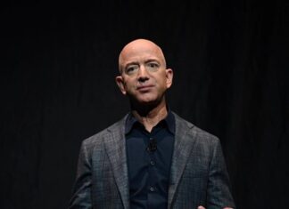 Jeff Bezos regresa a un puesto de dirección ejecutiva con startup de IA El fundador de Amazon asumirá la dirección de una nueva compañía de inteligencia artificial (IA) que tendrá una financiación de 6,200 millones de dólares