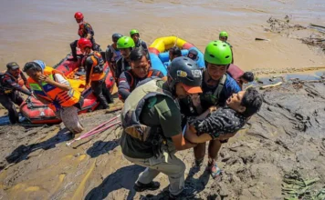 Mueren más de 400 personas tras las devastadoras inundaciones registradas en Indonesia Alguna ayuda internacional ha llegado, particularmente de Malasia, que está enviando suministros a Aceh, una de las provincias más afectadas
