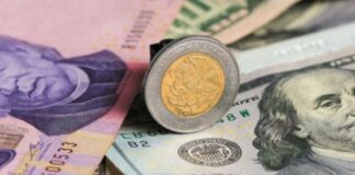 Peso mexicano cae contra el dólar tras dato de inflación local; mercado evalúa panorama de tasas La divisa local retrocedió tras conocer datos locales de inflación, un poco por encima de lo previsto