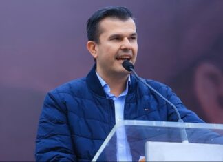 Hermano de Carlos Manzo descarta buscar la presidencia municipal de Uruapan La jefa de Gabinete de Uruapan, Mary Dóddoli, informó que el proceso para designar al nuevo alcalde se llevará a cabo conforme a la Ley Orgánica Municipal