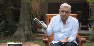Reapareció AMLO, explicó por qué dejó la política, detalló cómo vive su retiro en “La Chingada” López Obrador reapareció públicamente a través de un video difundido este fin de semana, en el que presentó su nuevo libro Grandeza