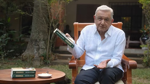 LópezO López Obrador reapareció públicamente a través de un video difundido este fin de semana, en el que presentó su nuevo libro Grandeza