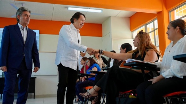 Maestros El titular de la SEP comentó que se presentaron desde el primer día en sus planteles para organizar las labores de limpieza, desazolve y reanudación de clases