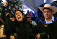 ¿Por qué mataron a Carlos Manzo? Manzo no tenía vínculos con ninguna organización criminal y buscaba que el gobierno federal entrara en su apoyo para combatirlos, pero el gobierno lo abandonó