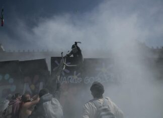 Se hacen las “vístimas” En Veracruz desaparecieron todos los pagos del sistema de la UPAV, donde los estudiantes pagaron sus inscripciones, los borraron del sistema, no hay nada