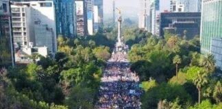 Lo que viví en la Marcha: Crónica, análisis y la lógica de una “Autocracia pasiva” El grupo más numeroso de vándalos se encontraba frente a Palacio Nacional, donde la agresión fue más intensa y prolongada