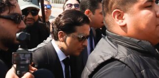 Christian Nodal libra vinculación a proceso por conflicto con Universal Music El cantante y sus padres salieron del ministerio público tras aproximadamente 17 horas de audiencia