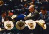 Diputados del PRI protestan con sombreros ensangrentados para pedir justicia por Carlos Manzo Diputados del Partido Revolucionario Institucional (PRI) se manifestaron al poner sombreros ‘ensangrentados’, en referencia al Movimiento del Sombrero