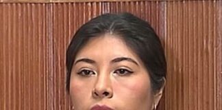 Perú ordena captura internacional de Betssy Chávez, refugiada en la embajada de México Perú rompió relaciones diplomáticas con México por considerar que el asilo otorgado a Chávez constituye una injerencia en sus asuntos internos