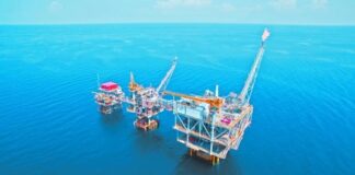 Goldman Sachs estima que precios del petróleo bajarán hasta 2026 por aumento a la producción El banco pronosticó que el crudo Brent promediará 56 dólares el barril y el WTI 52 dólares en 2026, por debajo de las actuales curvas de 63 dólares y 60 dólares