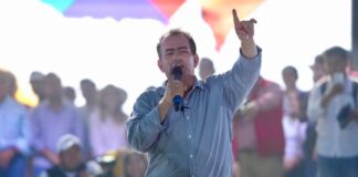 Pepe, ¿por qué no? Pepe Yunes es y seguirá siendo la mejor carta de un partido que está por los suelos a falta de un liderazgo capaz de unificar no sólo a esa militancia, sino también a la sociedad