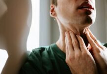 Lo que el tamaño de tu cuello puede revelar sobre tu salud La circunferencia del cuello para las mujeres debe ser de 33 a 35 centímetros y para los hombres, de 37 a 40 centímetros