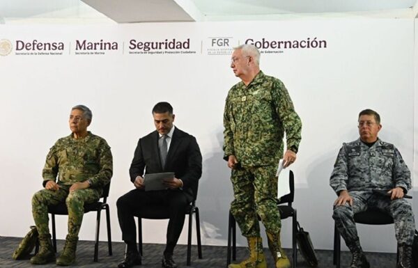 Siempre existió comunicación con Carlos Manzo, reitera el Gabinete de Seguridad El titular de la Defensa, Ricardo Trevilla Trejo, presentó una línea del tiempo sobre la ayuda que se le dio al alcalde de Uruapan, Carlos Manzo