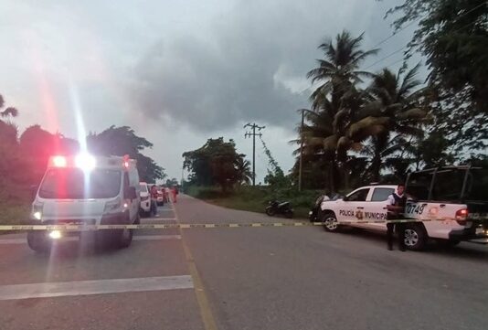 Cierran carretera Ciudad del Carmen–Villahermosa por explosión en línea de gas Autoridades mantienen la zona bajo supervisión y sin paso vehicular mientras se realizan labores de control