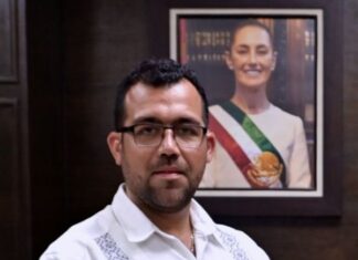 En Tuxpan, Jesús Fomperoza queda a deber Mientras la ciudadanía sigue abandonada, sin atención básica en la contingencia reciente, la administración municipal entrega nuevas plazas, da beneficios al círculo cercano