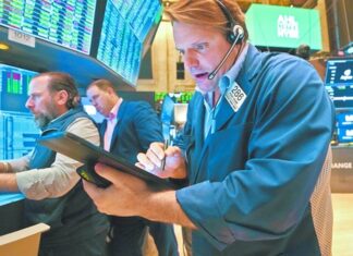 Wall Street cierra con pérdidas lastrado por el sector tecnológico Las acciones de Nvidia bajaron alrededor de 3%, después de subir hasta un 5% más temprano en el día