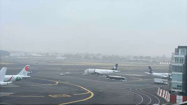 Aeropuertos La presencia de bancos de niebla afectaron las operaciones aéreas en ocho aeropuertos, provocando demoras o suspensiones de vuelos