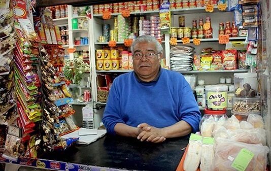 Extorsión asfixia a las tienditas, pierden 25% de sus ganancias La delincuencia organizada, los robos cotidianos y las extorsiones institucionales ponen a las tienditas en crisis, con márgenes reducidos, presión constante y miedo permanente