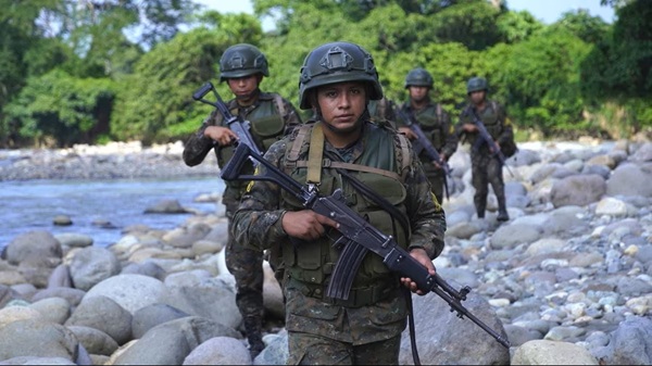Guatemala El Ministerio de Defensa Nacional de Guatemala dio a conocer que presuntos delincuentes mexicanos ingresaron por la frontera con Chiapas y se confrontaron con militares
