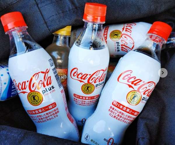 Japón-CocaCola Coca-Cola Plus es un refresco sin azúcar, certificado como bebida funcional en Japón debido a los beneficios que otorga al cuerpo después de consumirlo