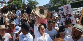 Juan, hermano de Carlos Manzo, dice que Movimiento del Sombrero crecerá El Movimiento del Sombrero puede crecer, pero tendrá que consolidarse y plantear un proyecto claro, destacó Juan Manzo, subsecretario de Michoacán y hermano del alcalde fallecido