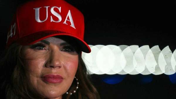 Noem-Venezuela Kristi Noem, dijo que la incautación de Estados Unidos de un buque petrolero tuvo como objetivo golpear al "régimen" de Nicolás Maduro, al que acusó de traficar drogas hacia los EU