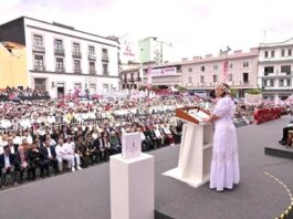 Primer informe de omisiones de un gobierno de desatinos Lo que queda del Primer Informe de Gobierno es la percepción de que no se cumplió con la oportunidad de rendir cuentas a los veracruzanos