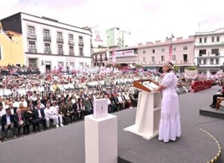 Primer informe de omisiones de un gobierno de desatinos Lo que queda del Primer Informe de Gobierno es la percepción de que no se cumplió con la oportunidad de rendir cuentas a los veracruzanos
