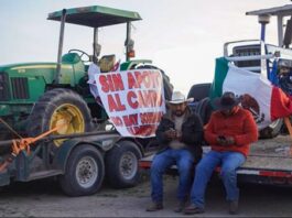 Agricultores protestan contra Ley de Aguas con caravana de tractores en CDMX Cerca de 100 tractores se dirigen a la CDMX para concentrarse en la Cámara de Diputados, donde prevén realizar una manifestación en contra de la Ley de Aguas