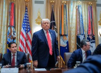 Donald Trump advierte de ataques por tierra contra cárteles: ‘Vamos a empezar muy pronto’ Donald Trump planteó ampliar operaciones militares contra redes de narcotráfico fuera de Estados Unidos y advirtió que cualquier país involucrado podría convertirse en objetivo