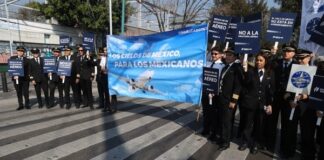 Protestas no influyen: Pilotos extranjeros seguirán volando en México Pilotos protestan por el permiso que se le concedió a la empresa Volaris para que pueda contratar pilotos extranjeros para vuelos nacionales