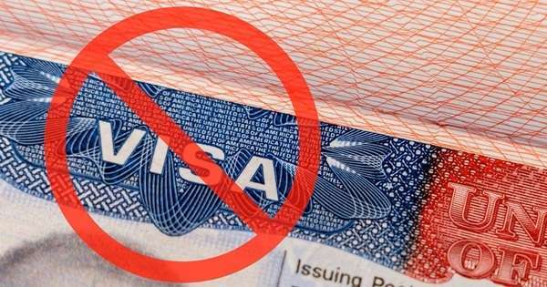 EU-CancelaVisas La cancelación de visas en Estados Unidos no es un trámite administrativo menor ni un gesto burocrático rutinario. Es, en la práctica, un instrumento de poder. Silencioso, discrecional y profundamente político