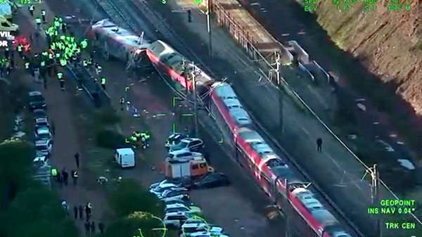 España-Trenes El presidente del gobierno español, Pedro Sánchez, prometió "dar con la verdad" y "absoluta transparencia" sobre las causas del accidente ferroviario que ocurrió el domingo en el sur de España y dejó al menos 39 fallecidos