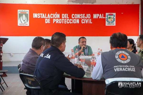 Ixhuatlán-CMpalPC Consejo Municipal de PC, el Gobierno Municipal de Ixhuatlán del Sureste refrenda su compromiso de cumplir con el marco legal vigente y fortalecer las acciones de prevención y atención ante situaciones de emergencia